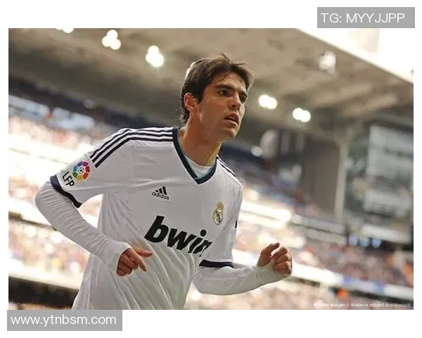 足球巨星卡卡的手绘艺术作品展现其传奇风采与球场魅力