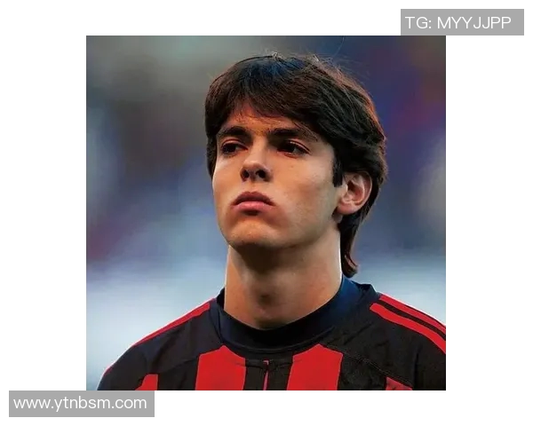 足球场外的他不是明星却拥有独特魅力的头像男士故事