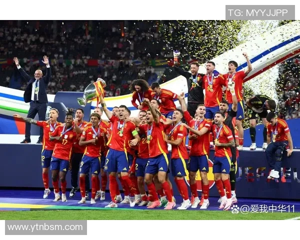 老牌足球明星排名榜揭晓经典球员的传奇与辉煌成就 老牌足球明星排名榜揭晓经典球员的传奇与辉煌成就